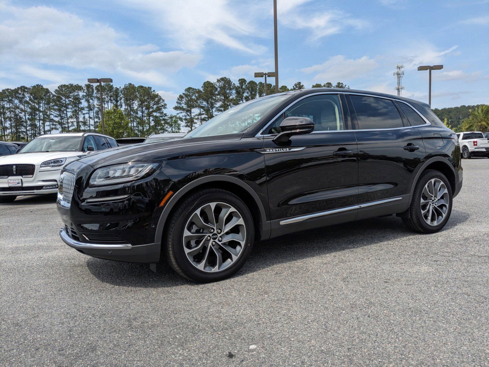 Certified 2023 Lincoln Nautilus Reserve w/ Equipment Group 201A image 11