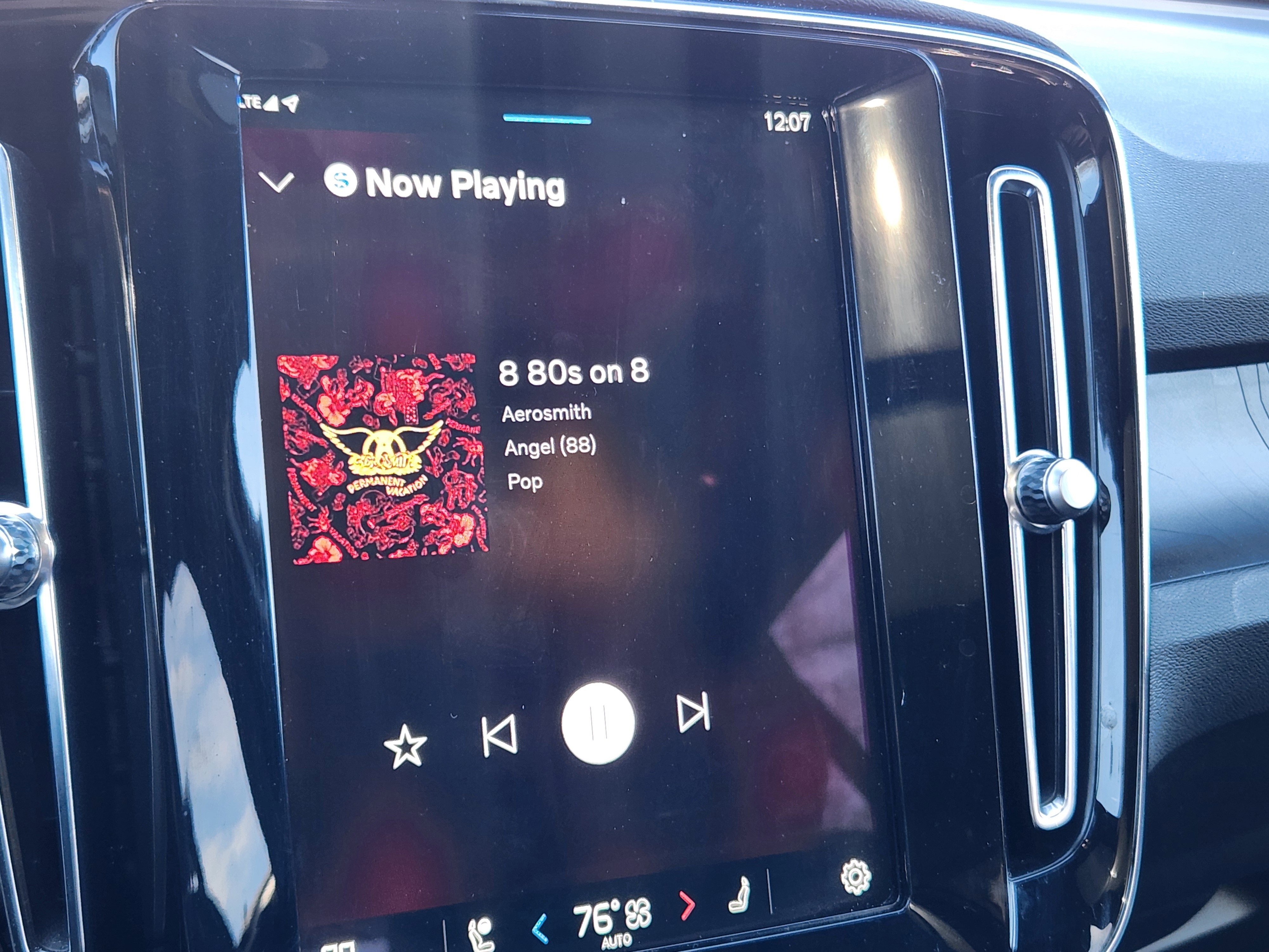 Used 2023 Volvo XC40 Recharge Ultimate image 29