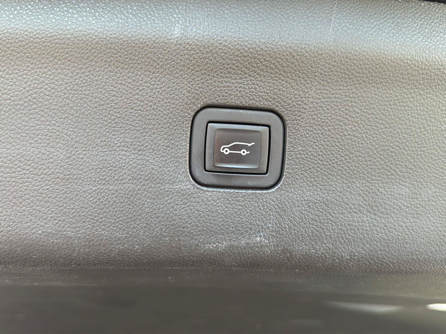 Used 2022 Buick Enclave Premium w/ LPO, Touring Package FWD image 37