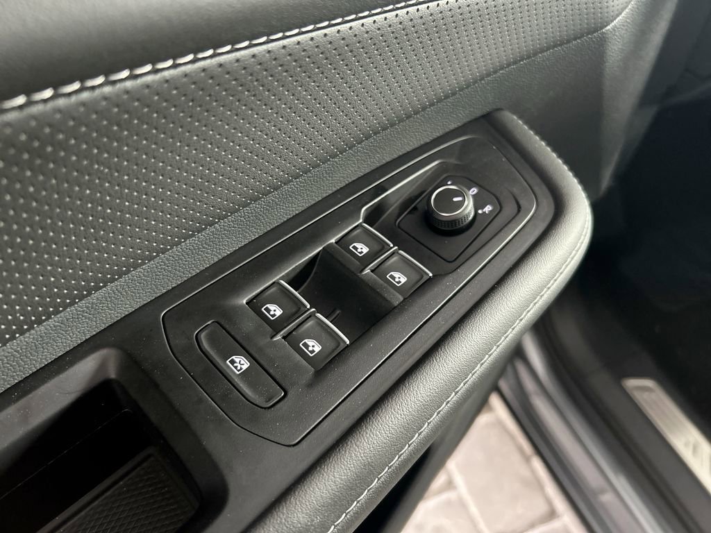 New 2025 Volkswagen Atlas Cross Sport SE image 11