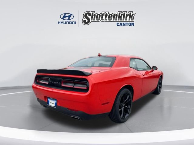 Used 2018 Dodge Challenger SXT w/ Blacktop Package image 5