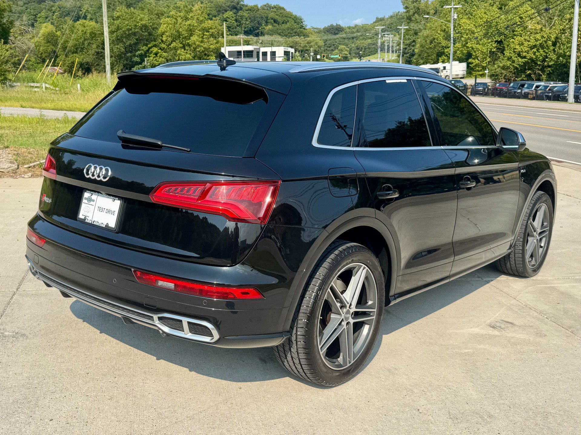 Used 2018 Audi SQ5 Premium Plus w/ Navigation Package AWD/4WD image 3