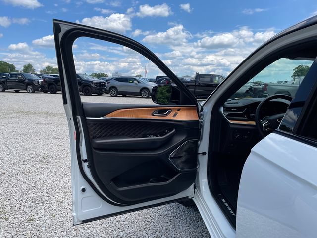 Used 2022 Jeep Grand Cherokee Summit AWD/4WD image 24