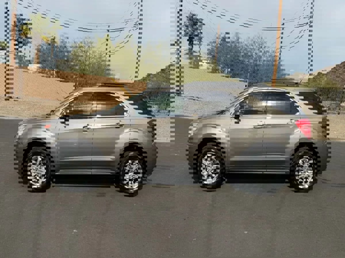 Used 2010 Chevrolet Equinox LT image 2