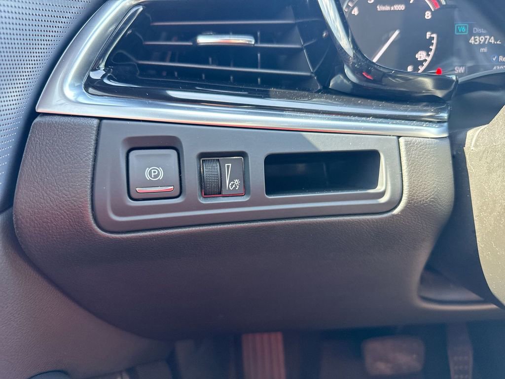 Used 2023 Cadillac XT6 Premium Luxury w/ LPO, Floor Liner Package AWD/4WD image 19