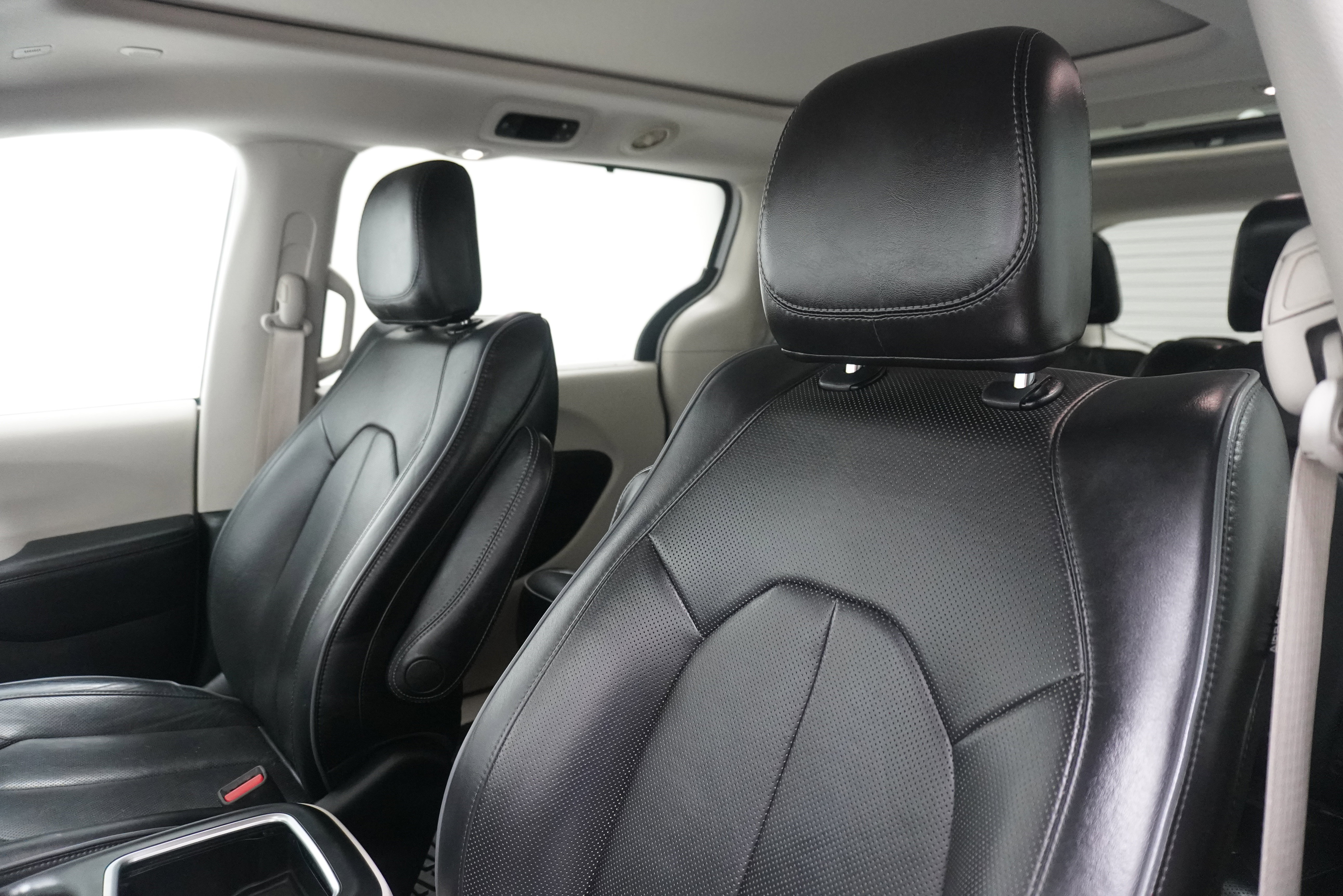 Used 2018 Chrysler Pacifica Limited FWD image 8