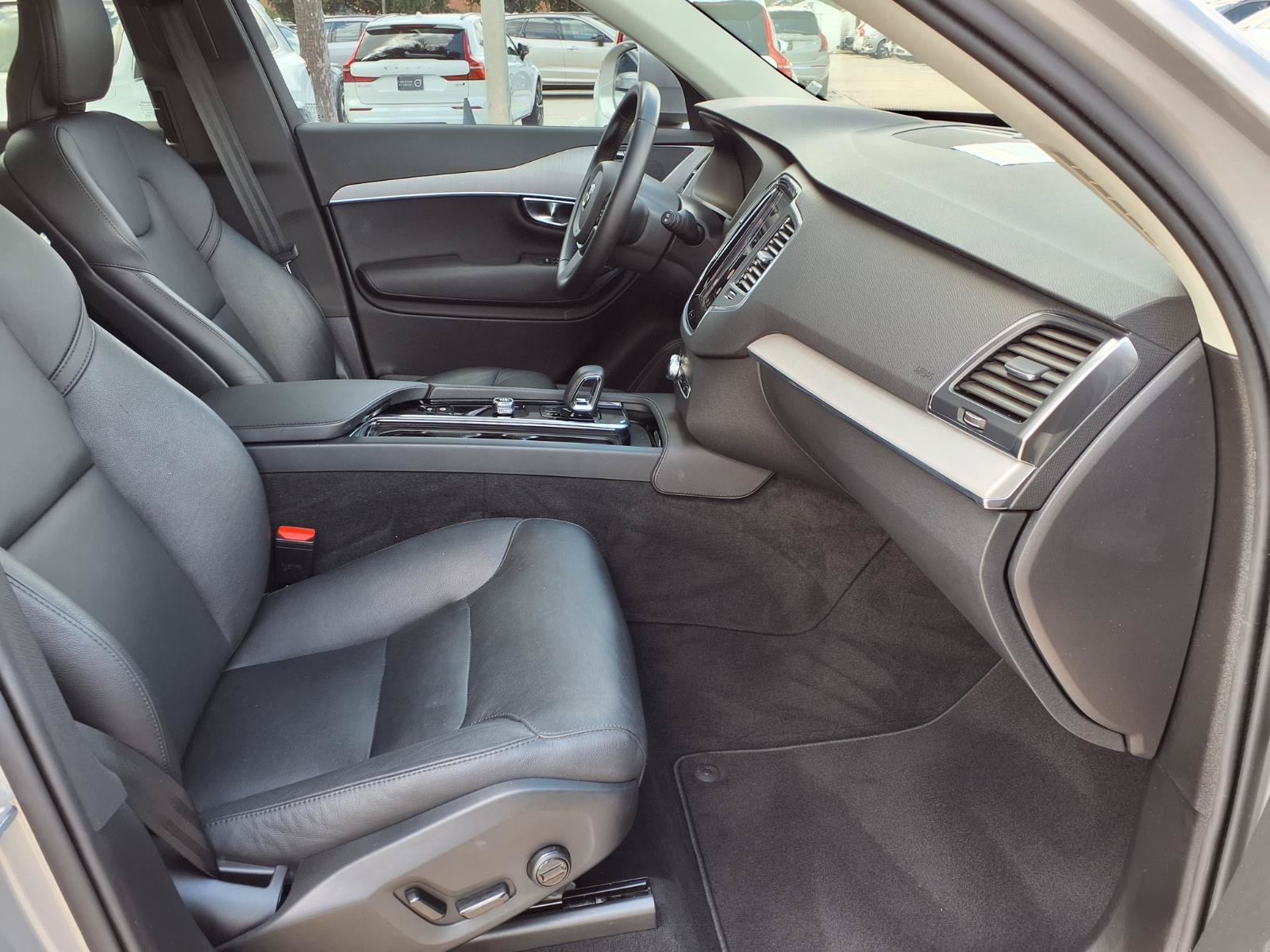 Certified 2025 Volvo XC90 B5 Core AWD/4WD image 11