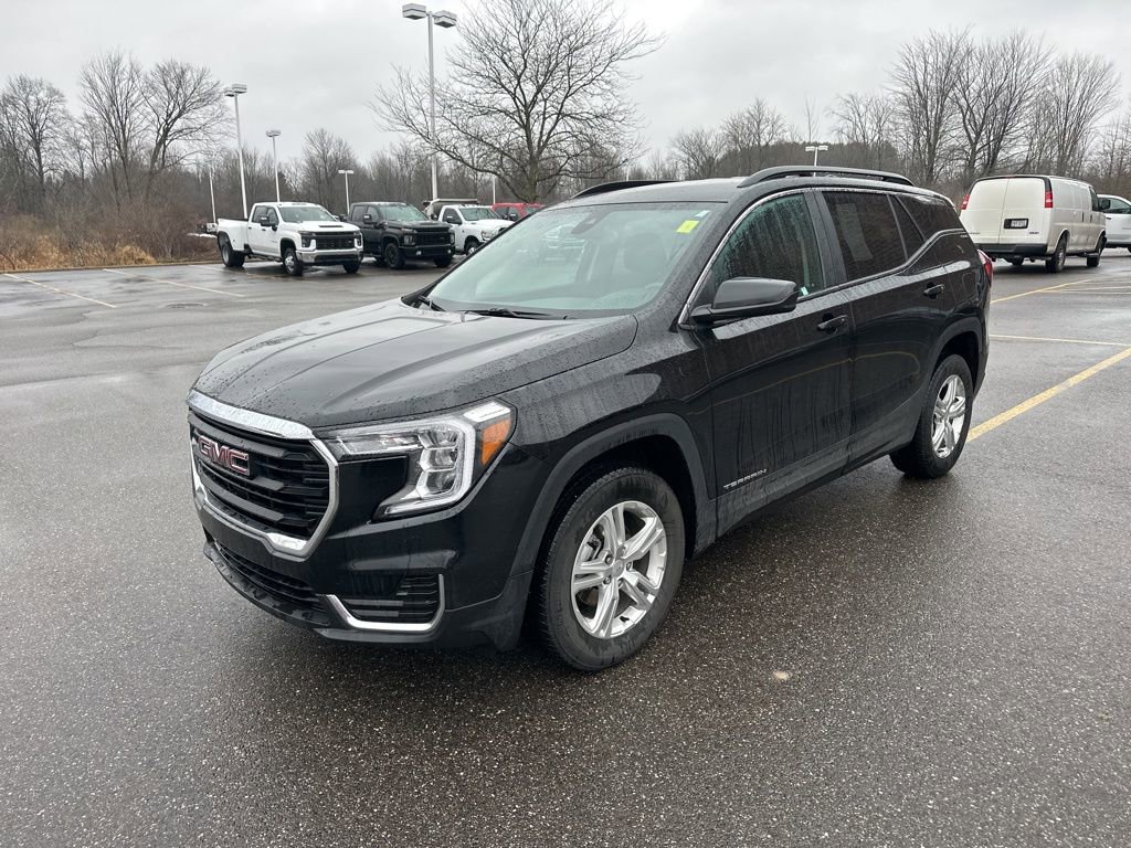 Used 2022 GMC Terrain SLE w/ Driver Convenience Package image 5