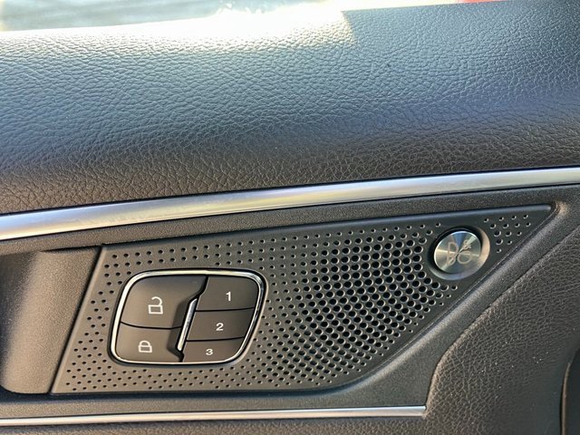 Used 2024 Ford Edge Titanium image 13