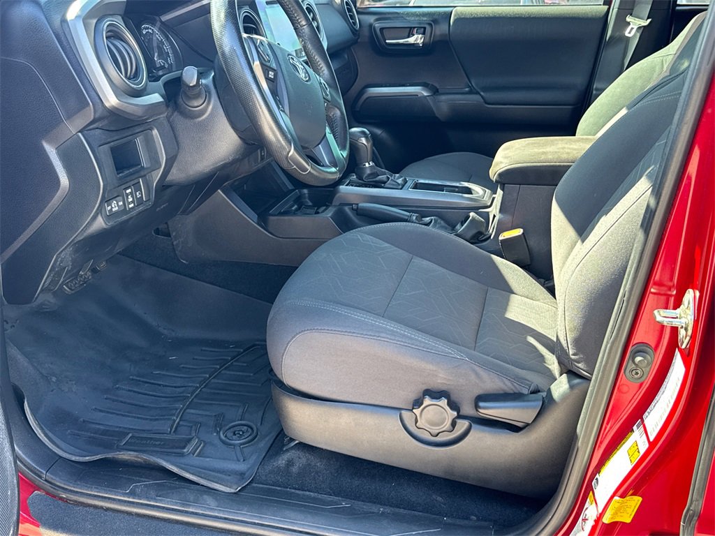 Used 2019 Toyota Tacoma TRD Off-Road image 9