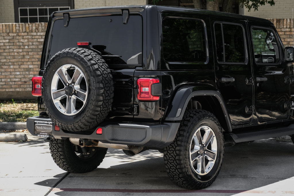 Used 2022 Jeep Wrangler Unlimited Sahara w/ LED Lighting Group AWD/4WD image 17