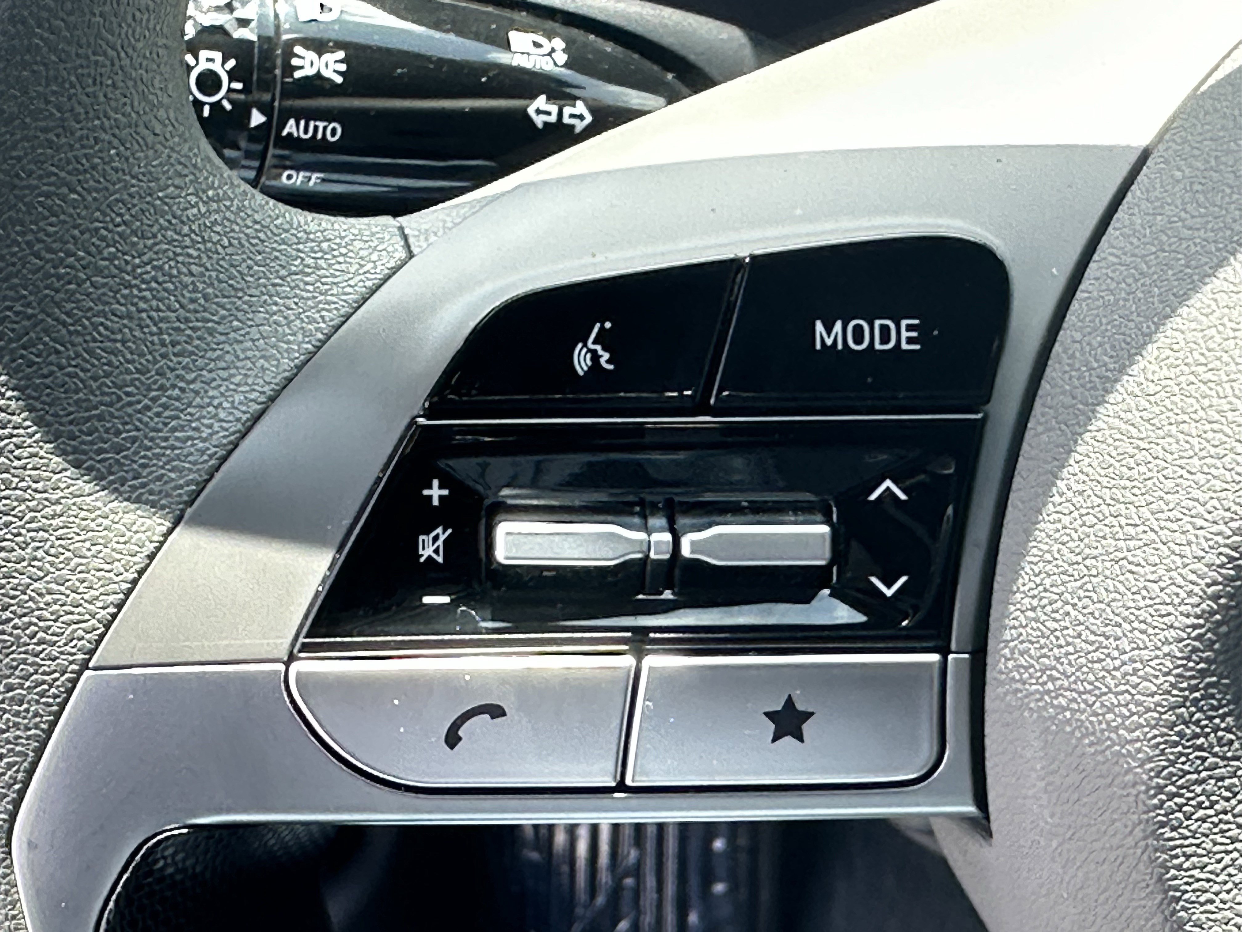 Used 2024 Hyundai Elantra SEL FWD image 25