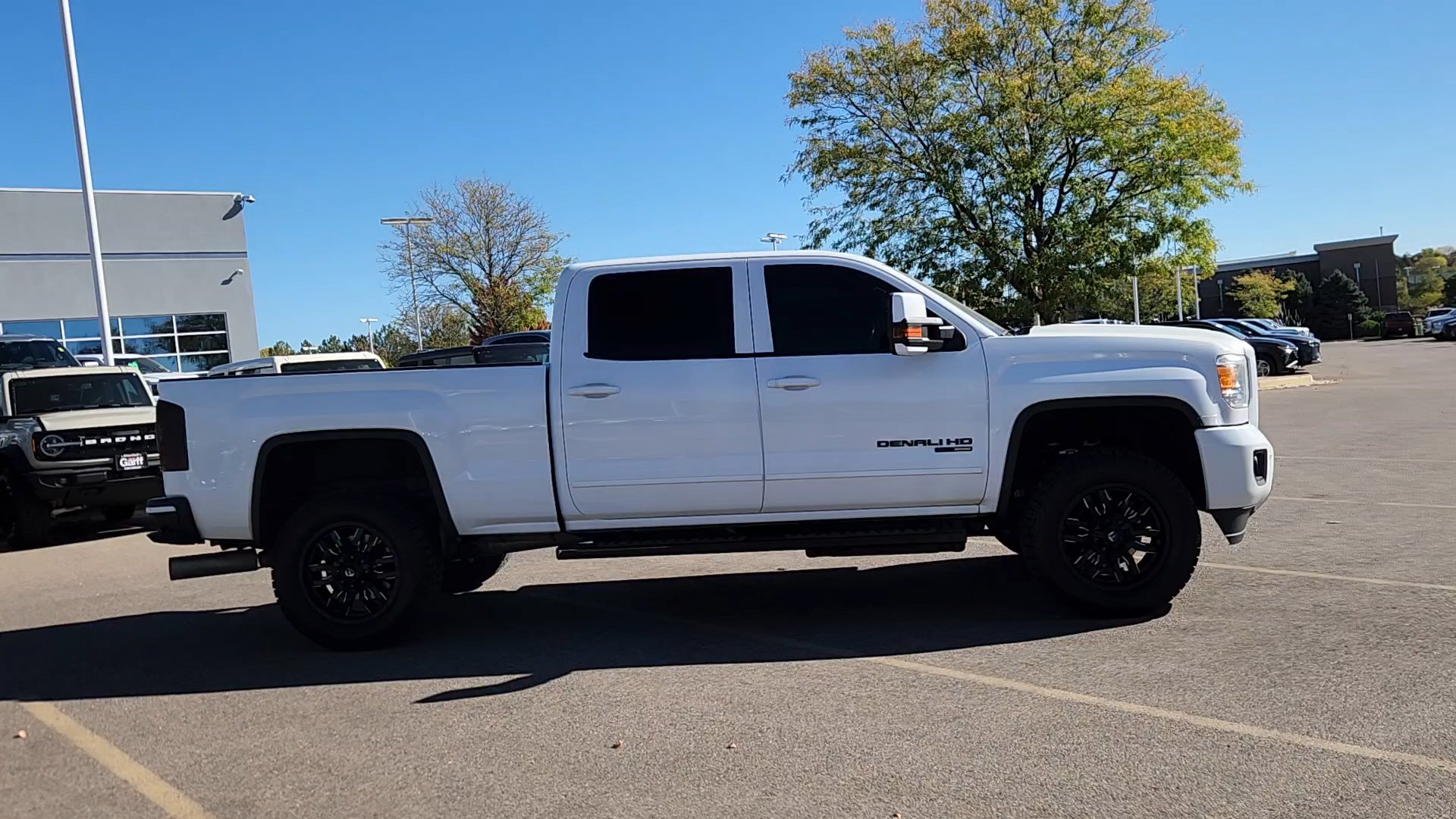 Used 2015 GMC Sierra 2500 Denali w/ Duramax Plus Package AWD/4WD image 10