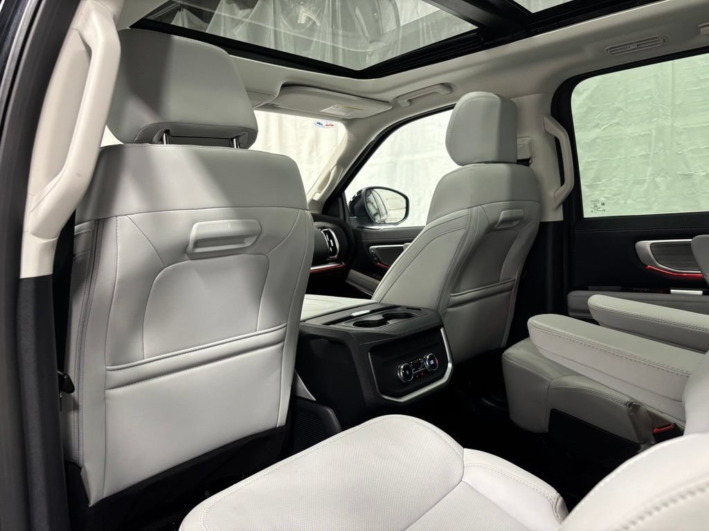 Used 2025 Ford Expedition Platinum AWD/4WD image 45