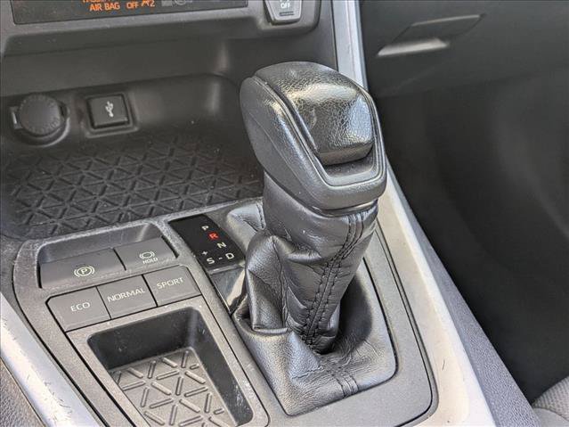 Used 2020 Toyota RAV4 XLE FWD image 11
