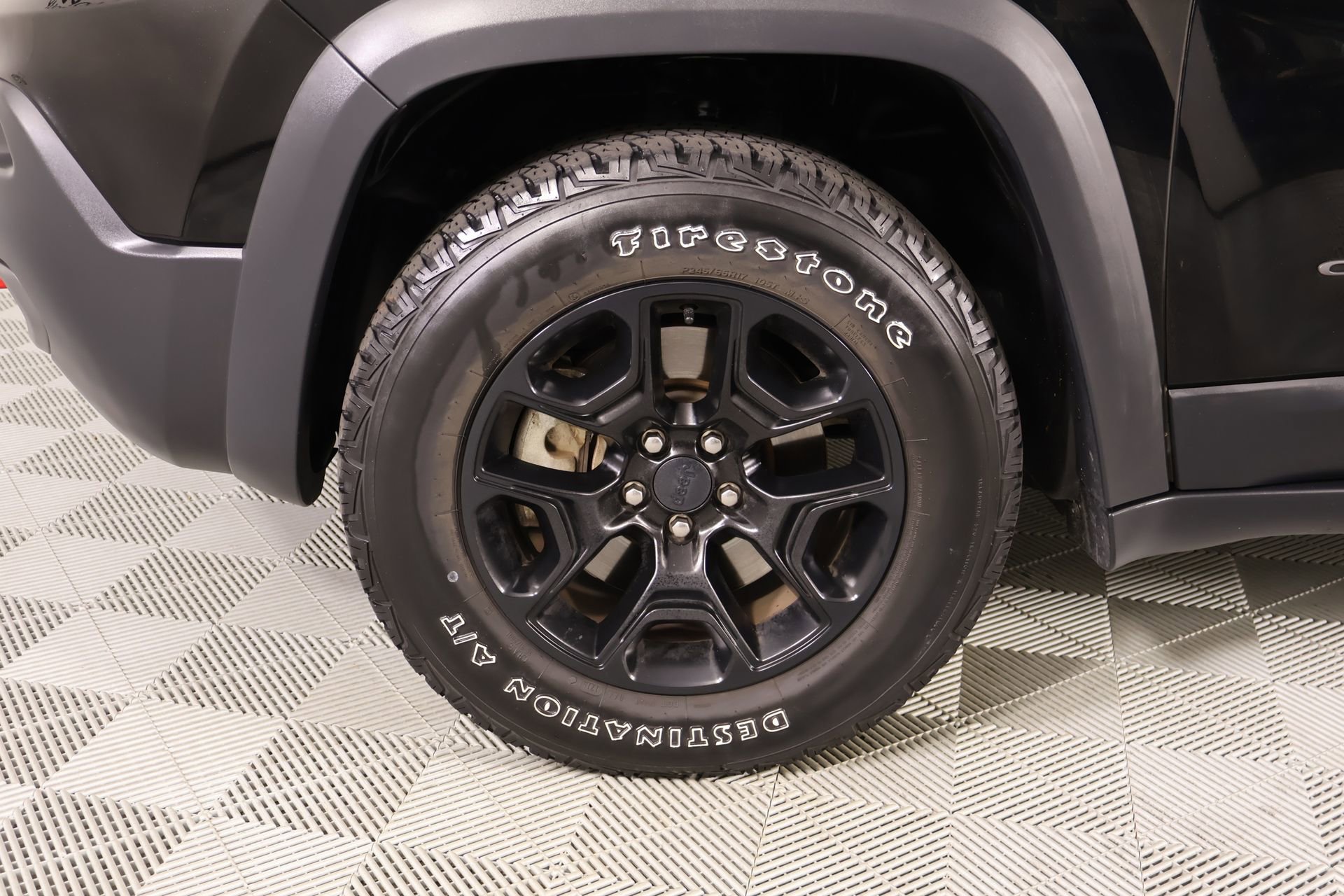 Used 2020 Jeep Cherokee Trailhawk AWD/4WD image 17