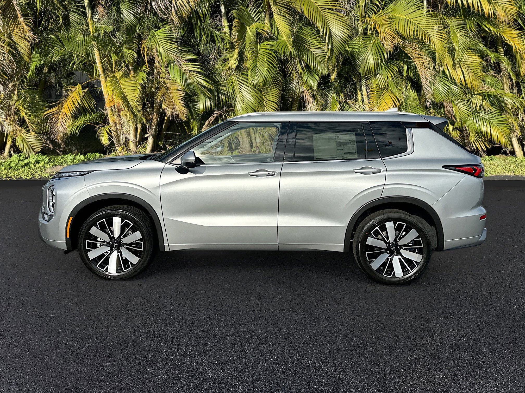 New 2026 Mitsubishi Outlander SEL image 2