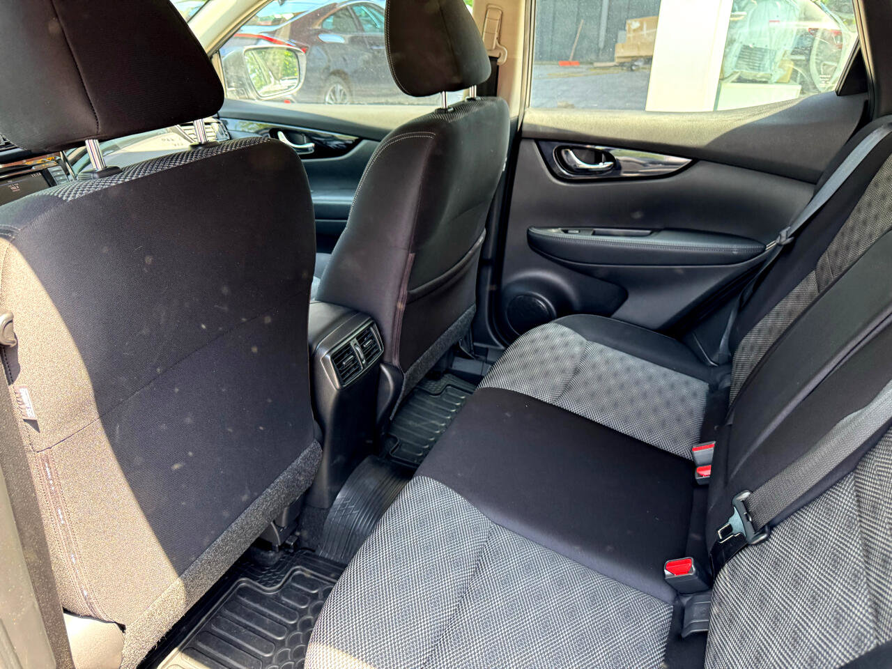 Used 2020 Nissan Rogue Sport SV image 11