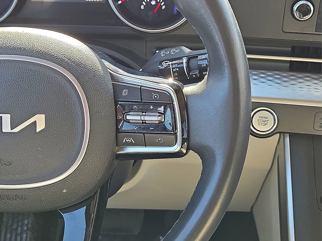 Used 2024 Kia Carnival LX image 19