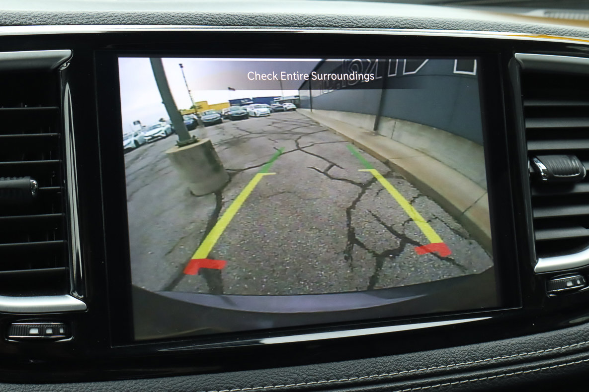 Used 2023 Chrysler Pacifica Limited image 12