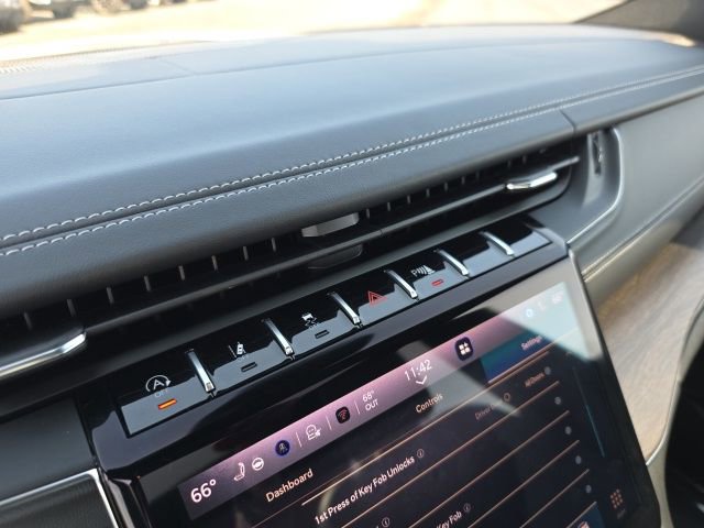 Used 2025 Jeep Grand Cherokee Overland w/ Adv Protech Group III image 25