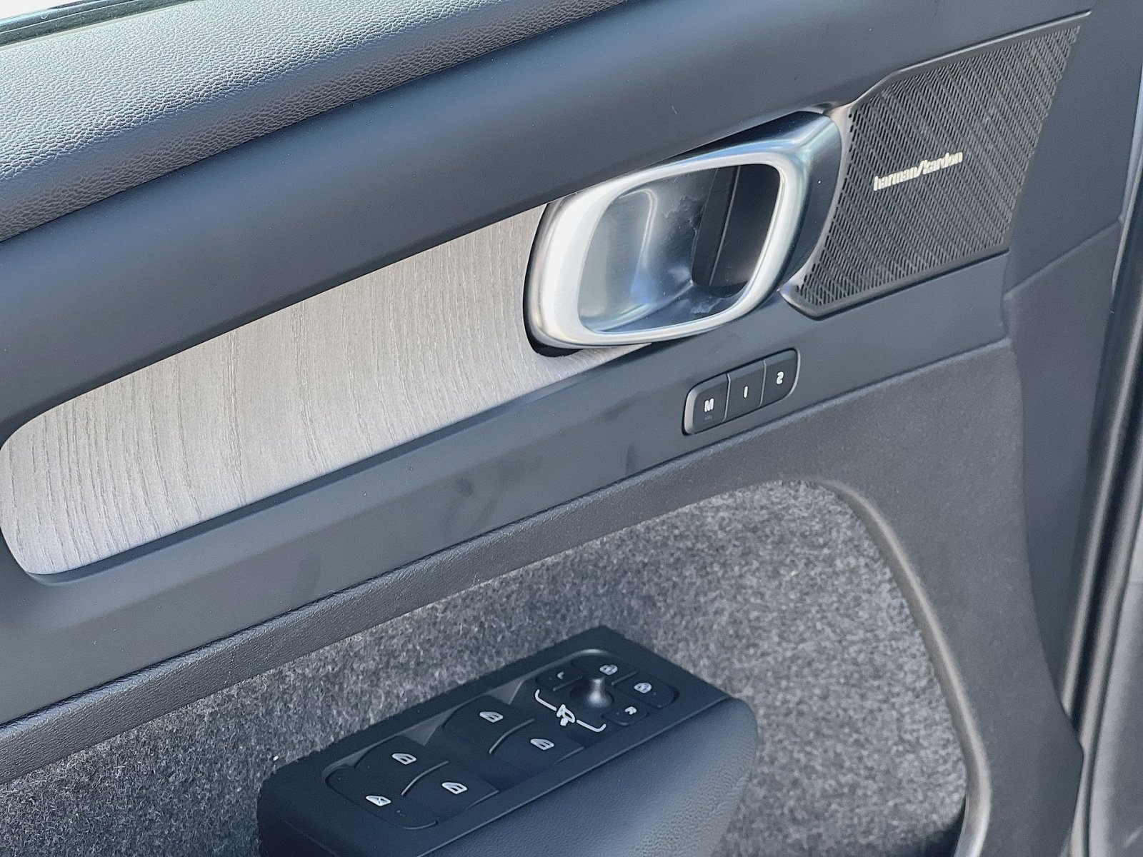 Certified 2023 Volvo XC40 B5 Plus w/ Climate Package image 12