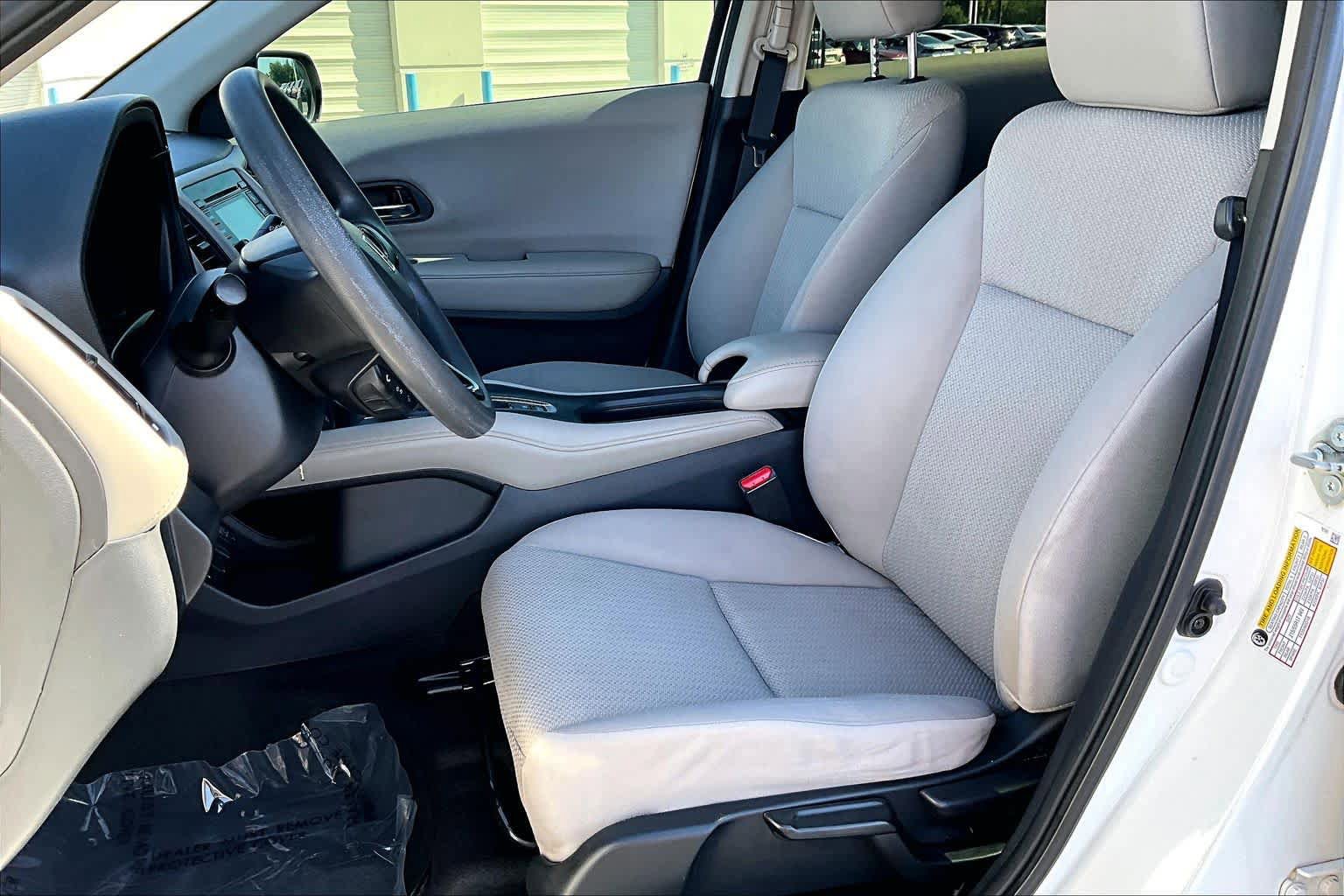 Used 2017 Honda HR-V LX image 7