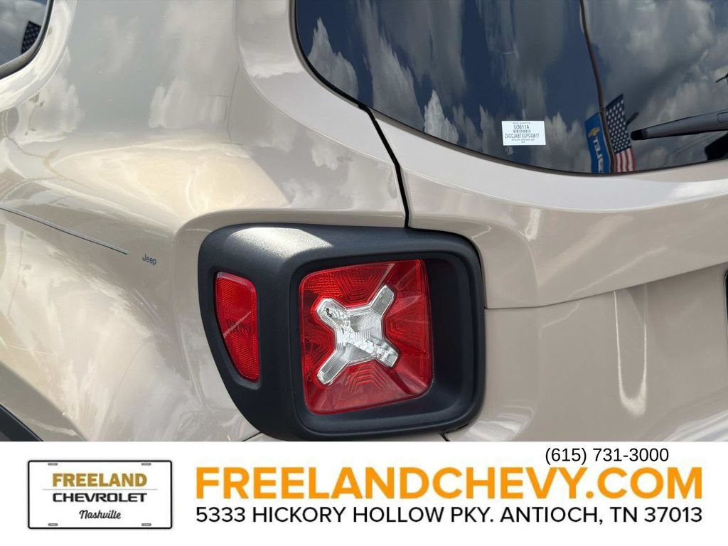 Used 2016 Jeep Renegade Latitude FWD image 12