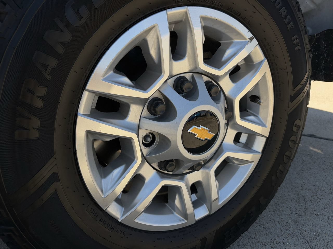 Used 2025 Chevrolet Silverado 2500 LT w/ Convenience Package AWD/4WD image 11