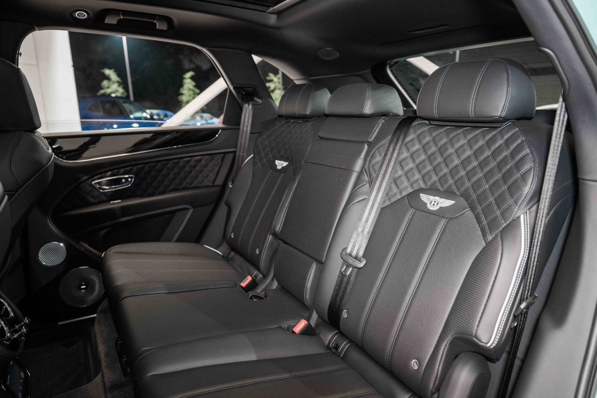 Used 2024 Bentley Bentayga image 21