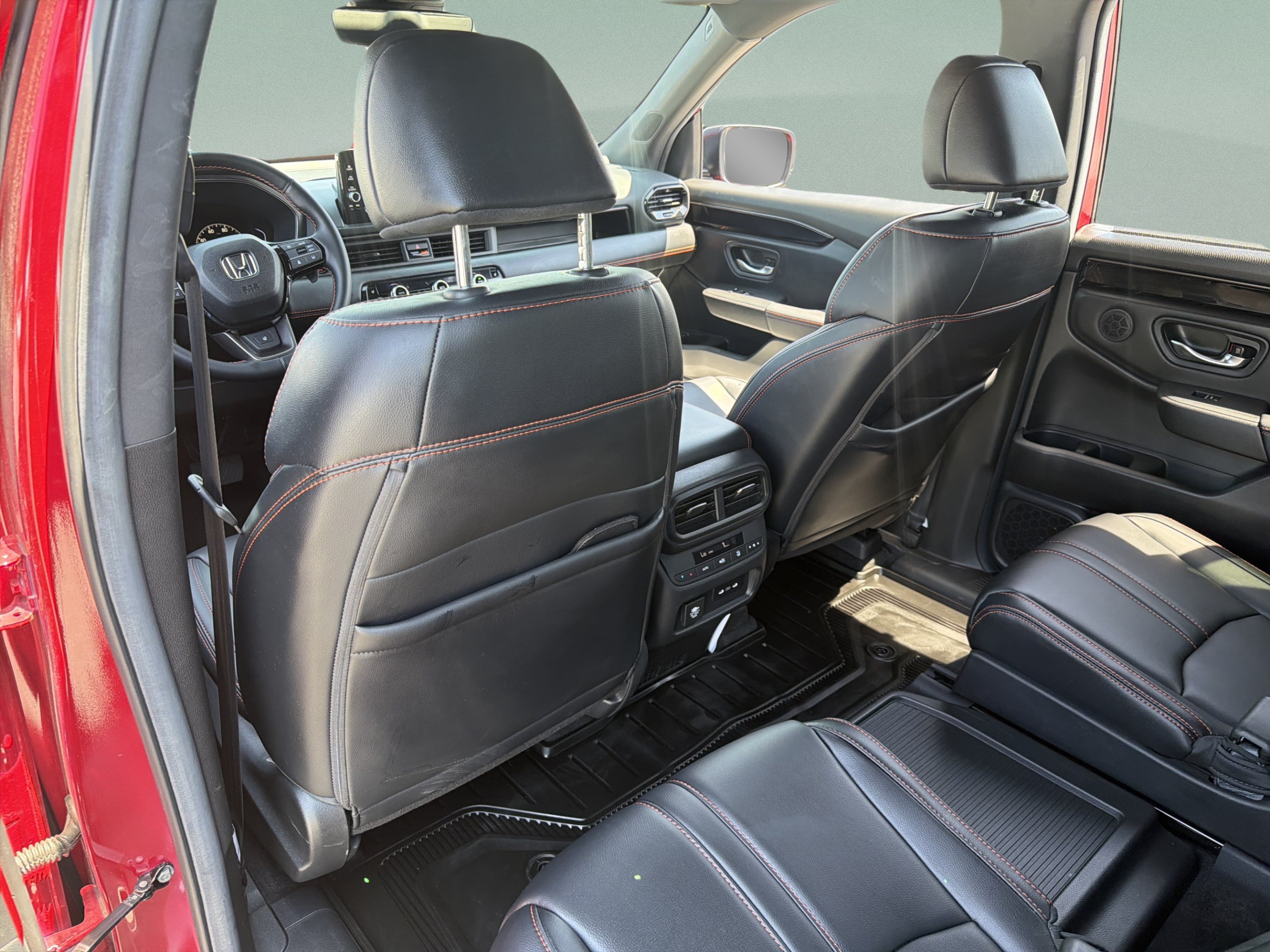 Used 2025 Honda Pilot TrailSport image 30