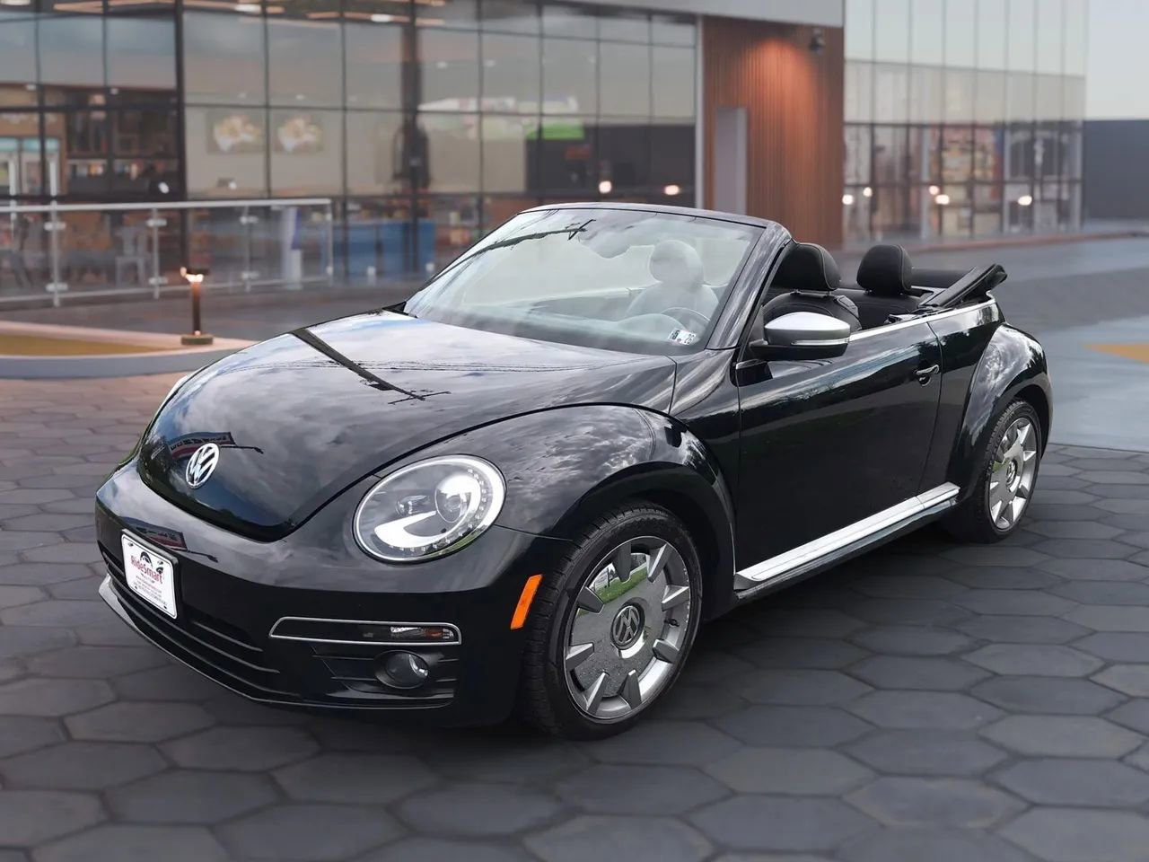 Used 2014 Volkswagen Beetle TDI FWD image 8