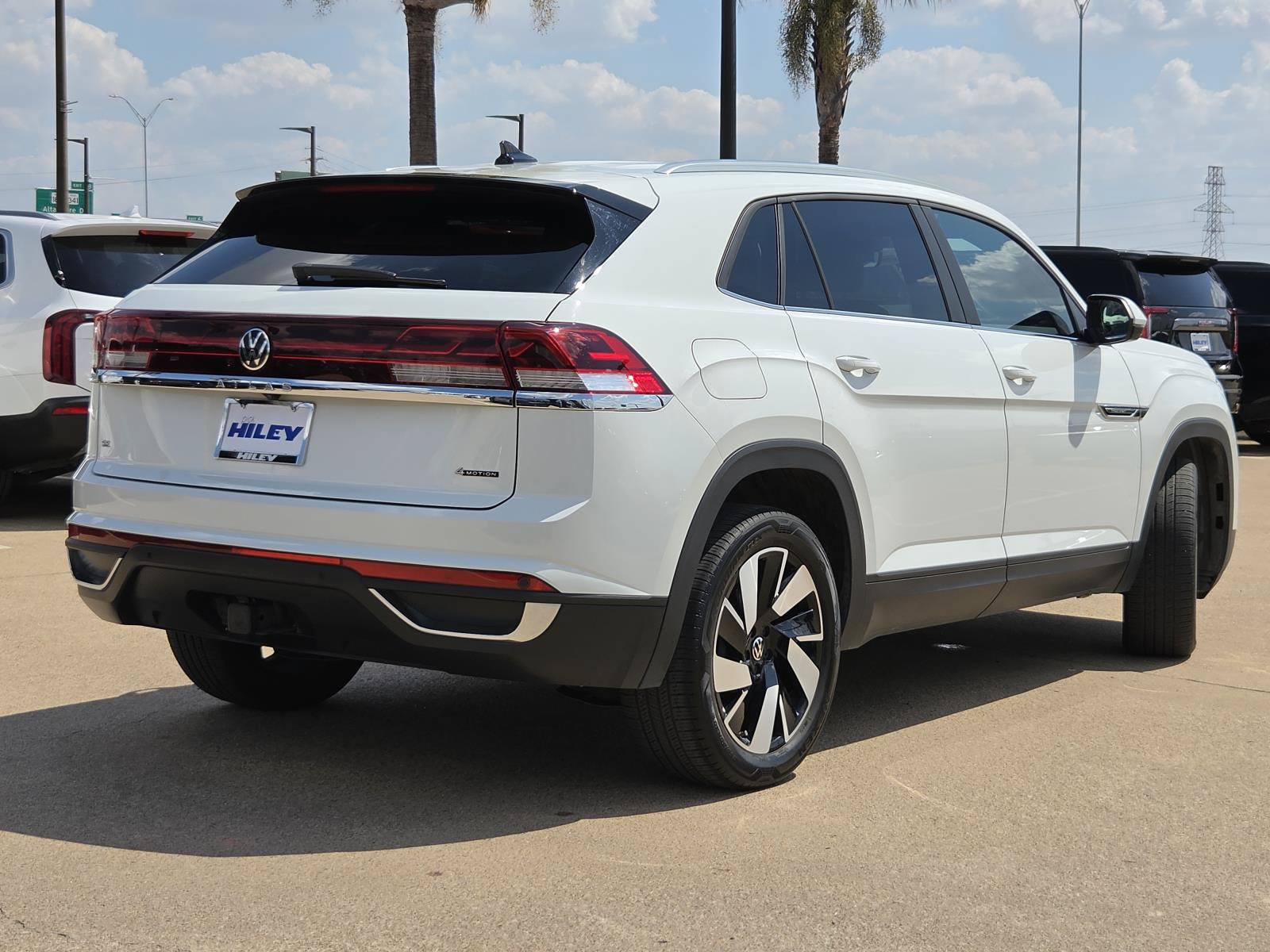 Used 2024 Volkswagen Atlas Cross Sport SE AWD/4WD image 4
