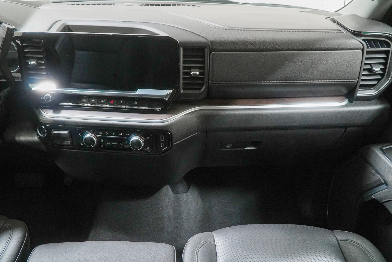Used 2026 GMC Sierra 1500 SLT AWD/4WD image 36