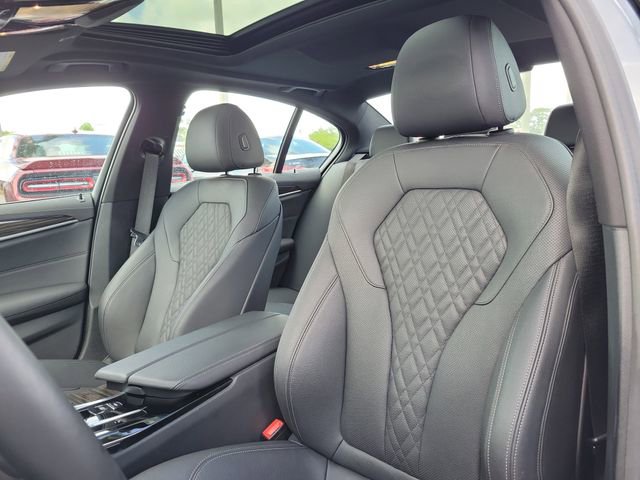 Used 2023 BMW 540i w/ Premium Package image 18