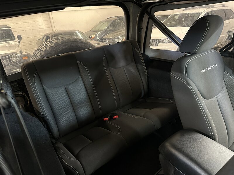 Used 2015 Jeep Wrangler Rubicon w/ Power Convenience Group AWD/4WD image 18