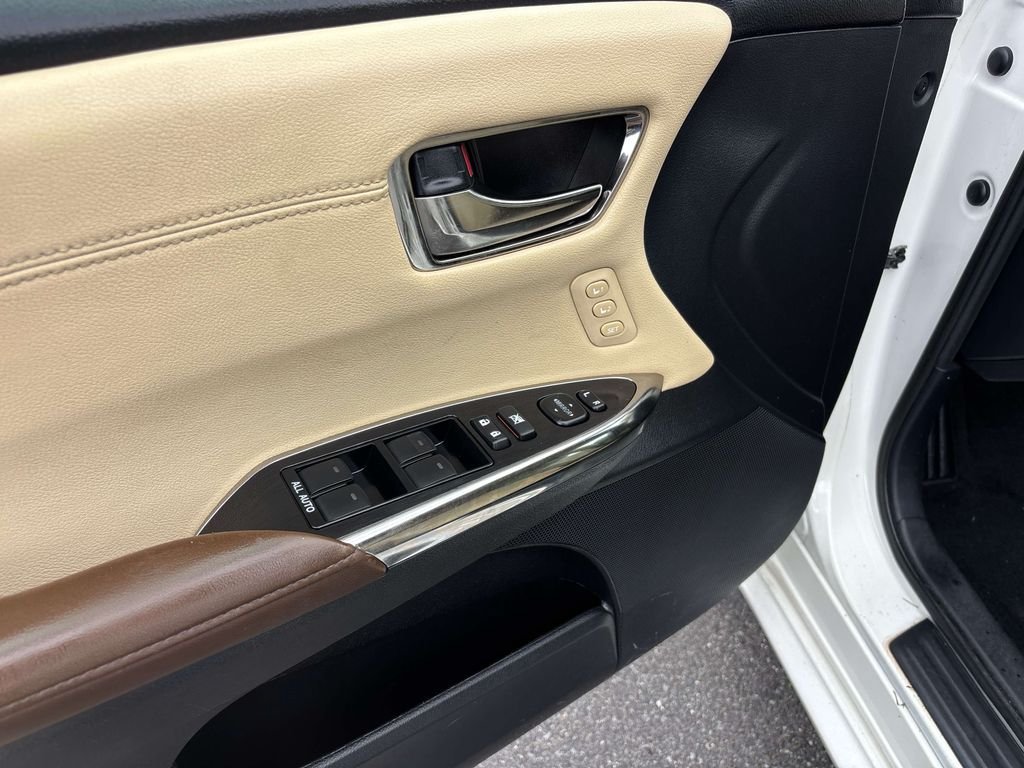 Used 2014 Toyota Avalon XLE Touring FWD image 9