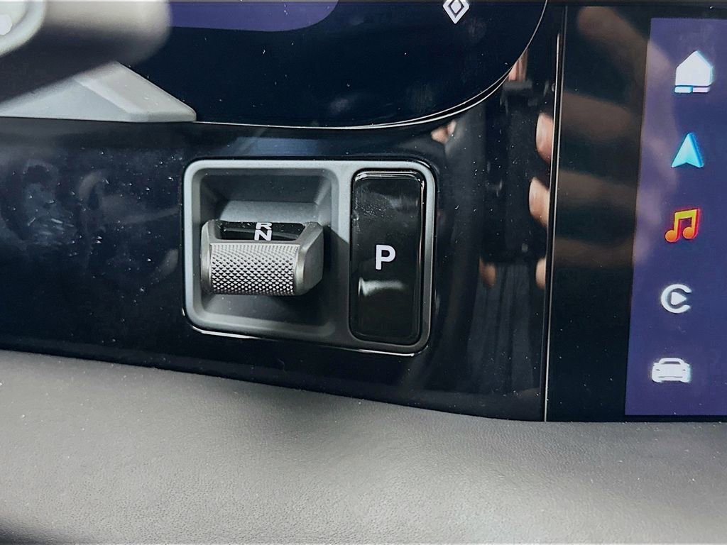 New 2025 Porsche Taycan 4S image 18