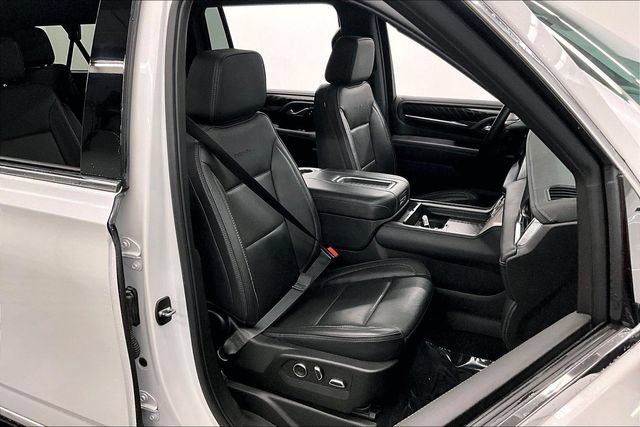 Used 2024 GMC Yukon XL Denali AWD/4WD image 8