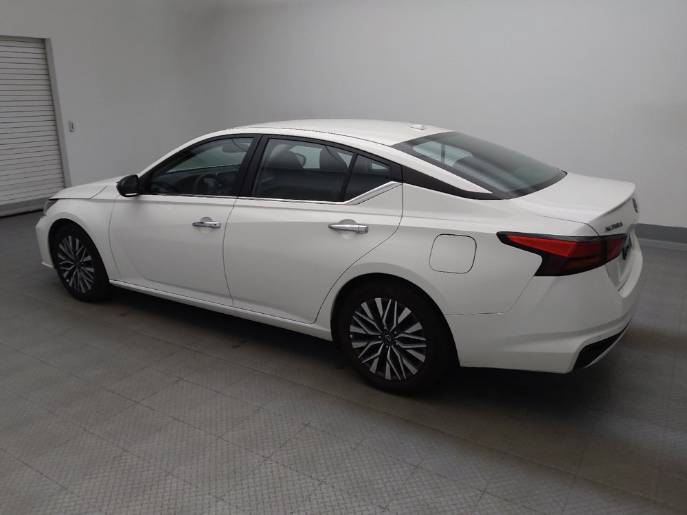 Used 2025 Nissan Altima 2.5 SV FWD image 3