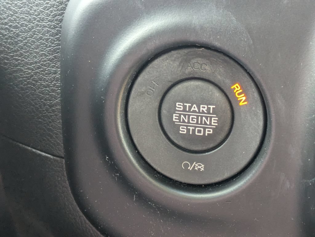 Used 2022 Jeep Wrangler Unlimited Sahara AWD/4WD image 27