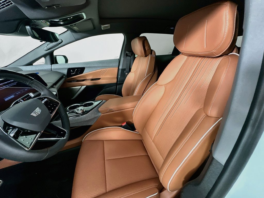 New 2027 Cadillac Optiq Premium Luxury w/ LPO, Floor Liner Package AWD/4WD image 26