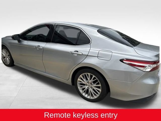 Used 2018 Toyota Camry XLE FWD image 3