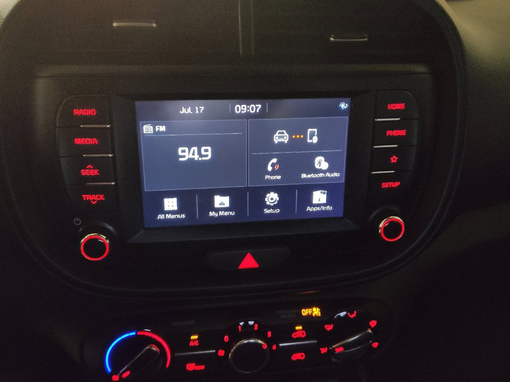 Used 2020 Kia Soul S FWD image 25