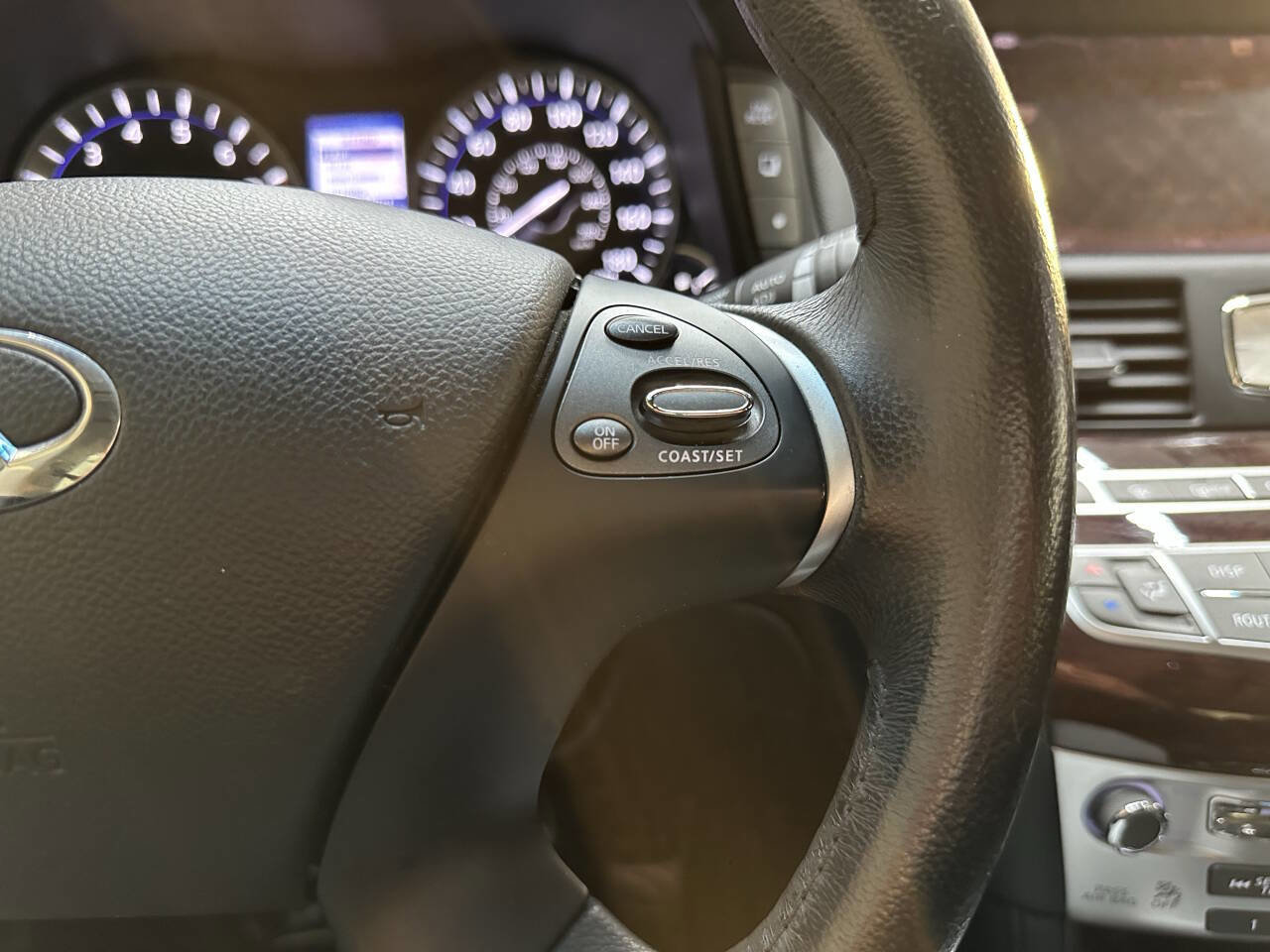 Used 2013 INFINITI M35 Base 4dr Sedan w/ Premium Pkg image 22