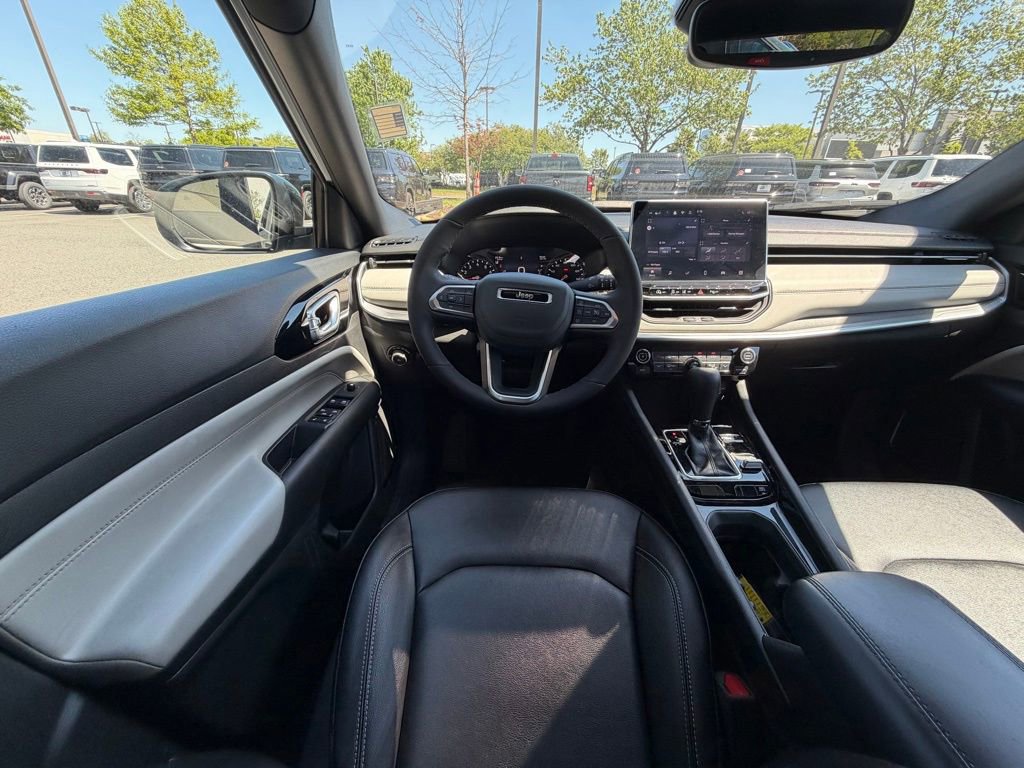 Certified 2025 Jeep Compass Limited AWD/4WD image 19