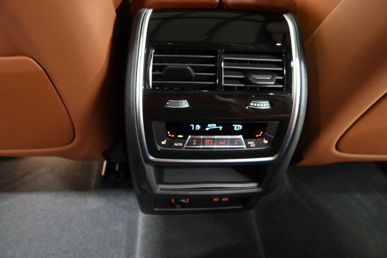 Used 2025 BMW X7 M60i AWD/4WD image 29