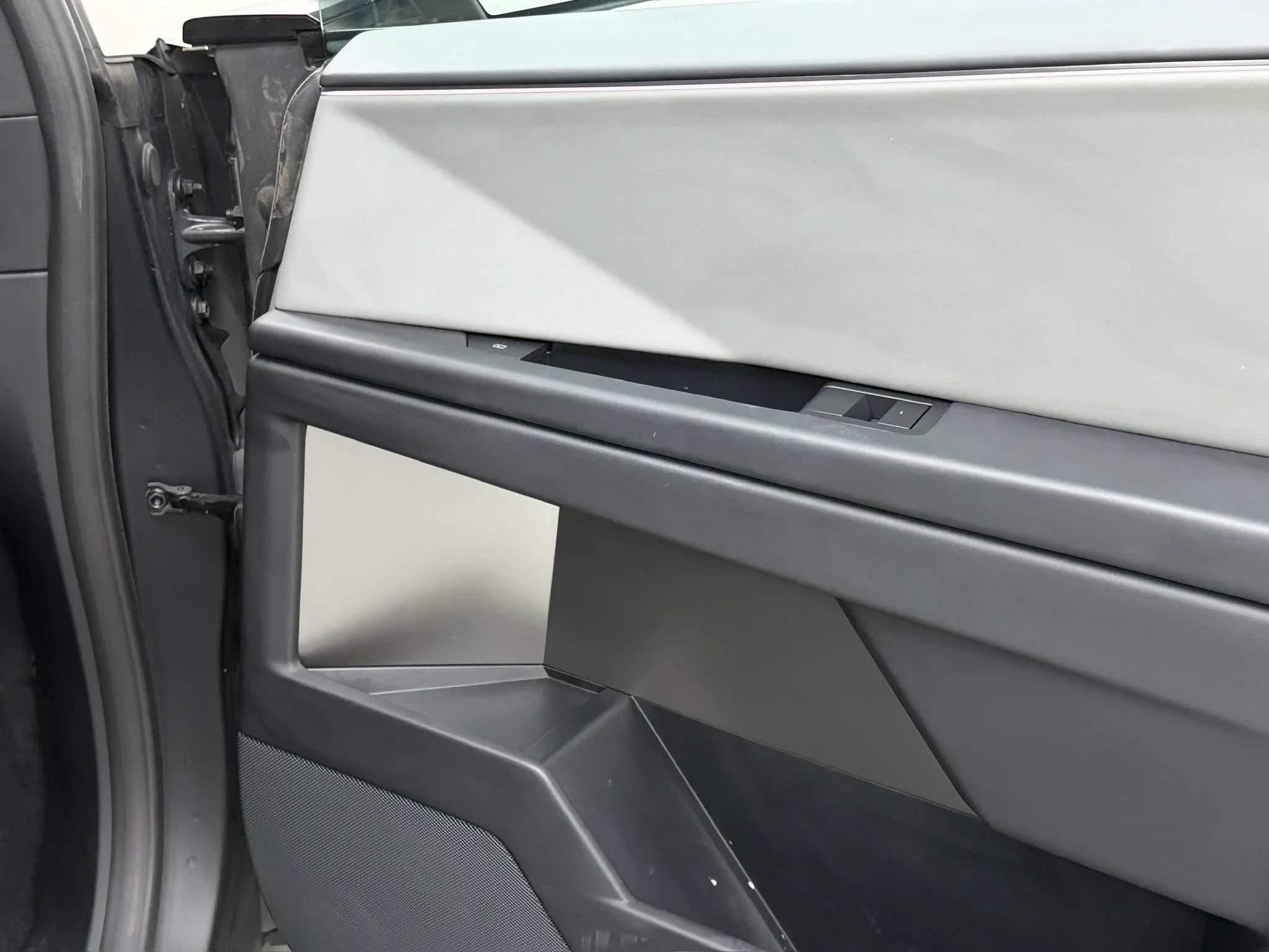 Used 2025 Tesla Cybertruck 2WD Crew Cab image 67