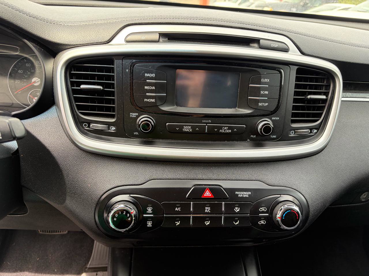 Used 2017 Kia Sorento AWD image 11