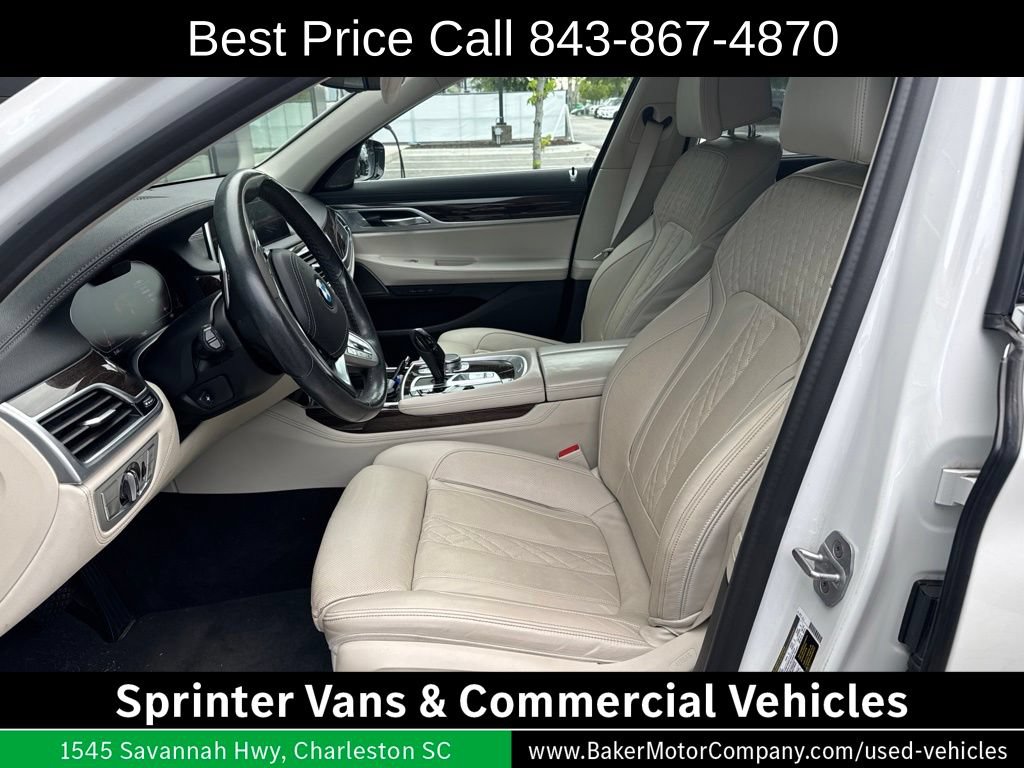 Used 2021 BMW 740i w/ Premium Package RWD image 3